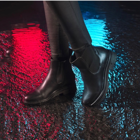 FINAL SALE-GEOX Respira- Chelsea Iridea Woman boots- size 9.5/40B in color black - Picture 2 of 14